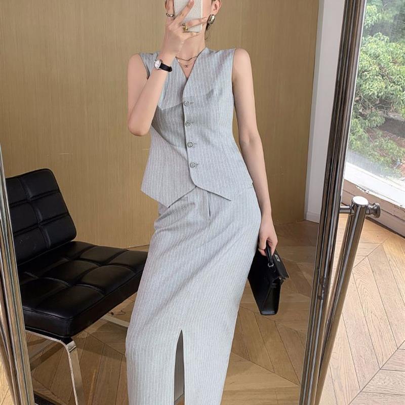 灰色条纹两件套装女2025年夏季无袖西装马甲高腰阔腿裤开叉半身裙