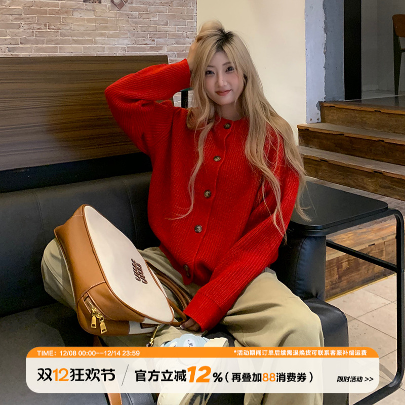 饭饭又饿了安克拉红圆领毛衣外套