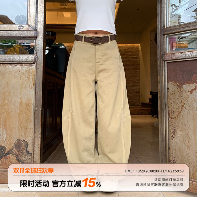 饭饭又饿了美式复古卡其色弯刀牛仔裤女秋季高腰宽松直筒显瘦裤子