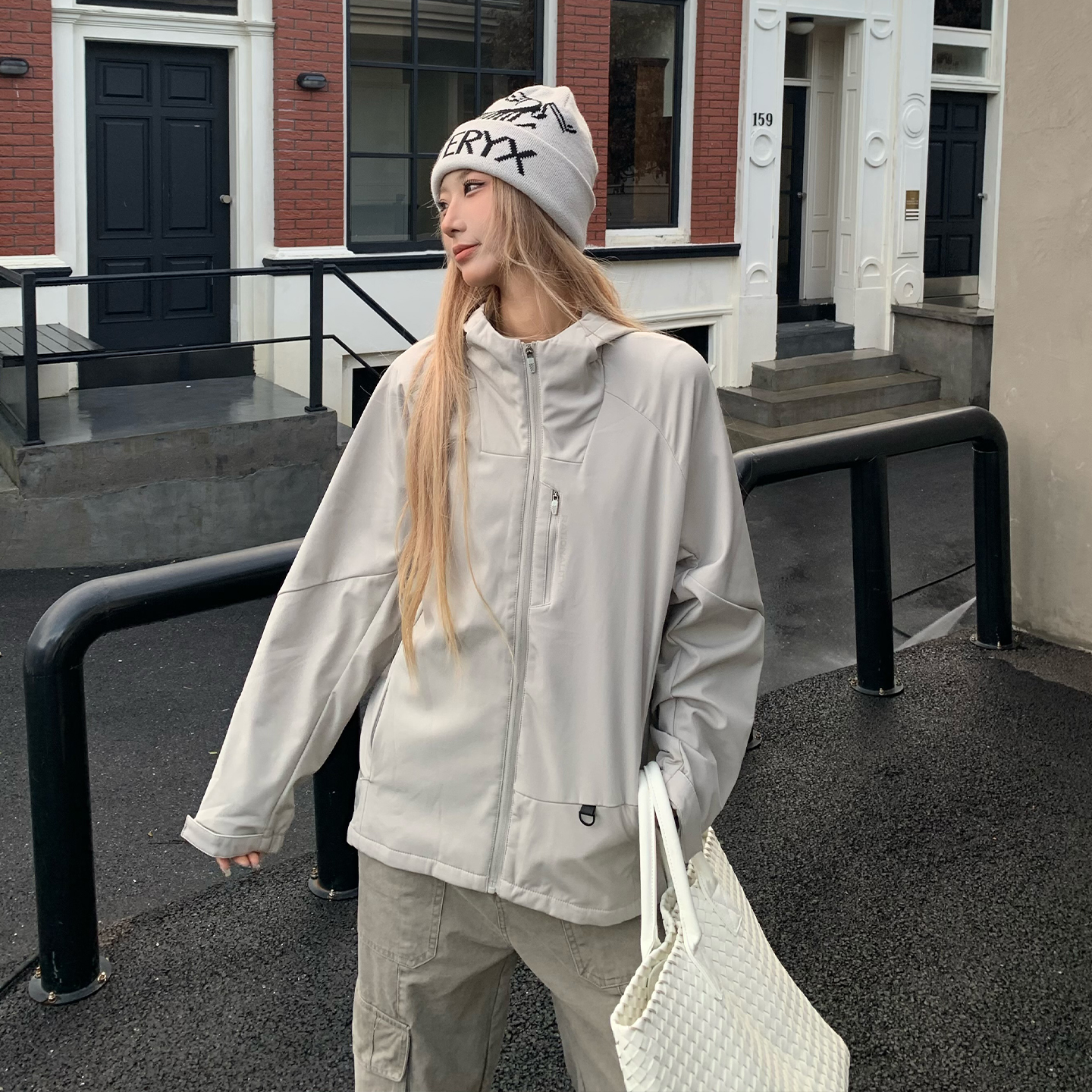 饭饭又饿了美式复古防风冲锋衣女