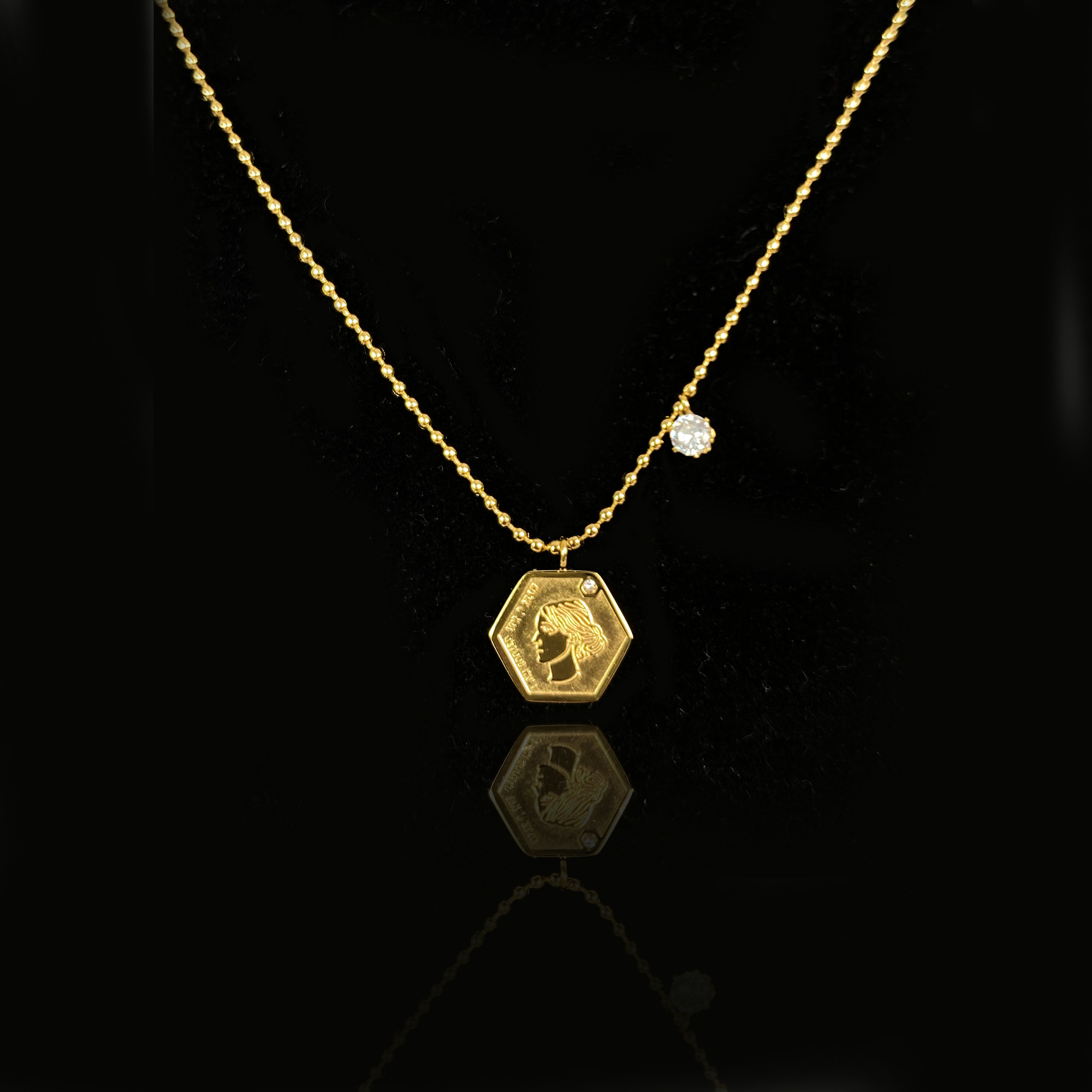 香港安伯曼炉内电镀金六边形女王头像奥地利水晶金豆豆项链