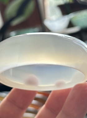 云臻阁天然海洋玉髓高冰加宽冰透冷白马料白冰玛瑙手镯57口径