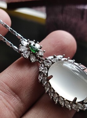 云臻阁天然马料海洋玉髓白冰高冰玉髓玛瑙蛋面镶嵌吊坠荧光冰底