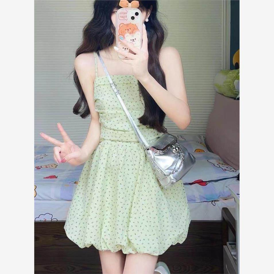 法式绿色花苞连衣裙子女夏新款小个子背心吊带小众露肩蓬蓬裙短裙