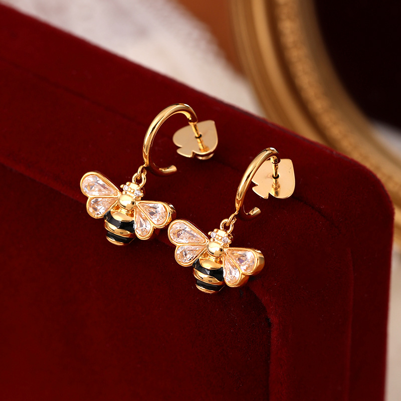 高版本桃心耳堵S925银小蜜蜂新款耳钉通勤超闪锆石耳环高级感耳饰