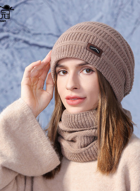 Winter outdoor fleece-lined warm ear-covering beanie and sca