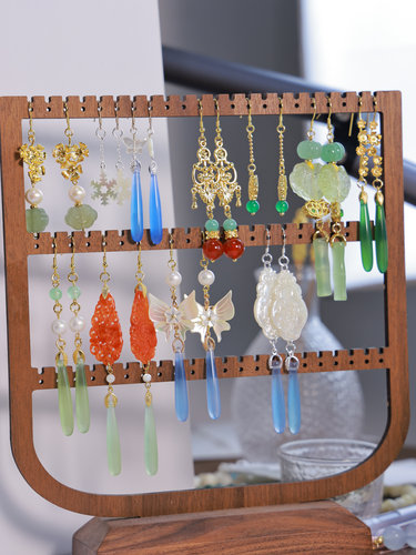 白玫瑰耳坠和田玉珍珠旗袍