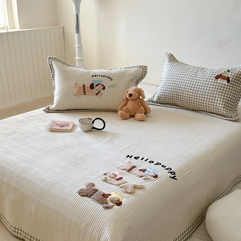 卡通兔毛刺绣双面全棉夹棉床盖