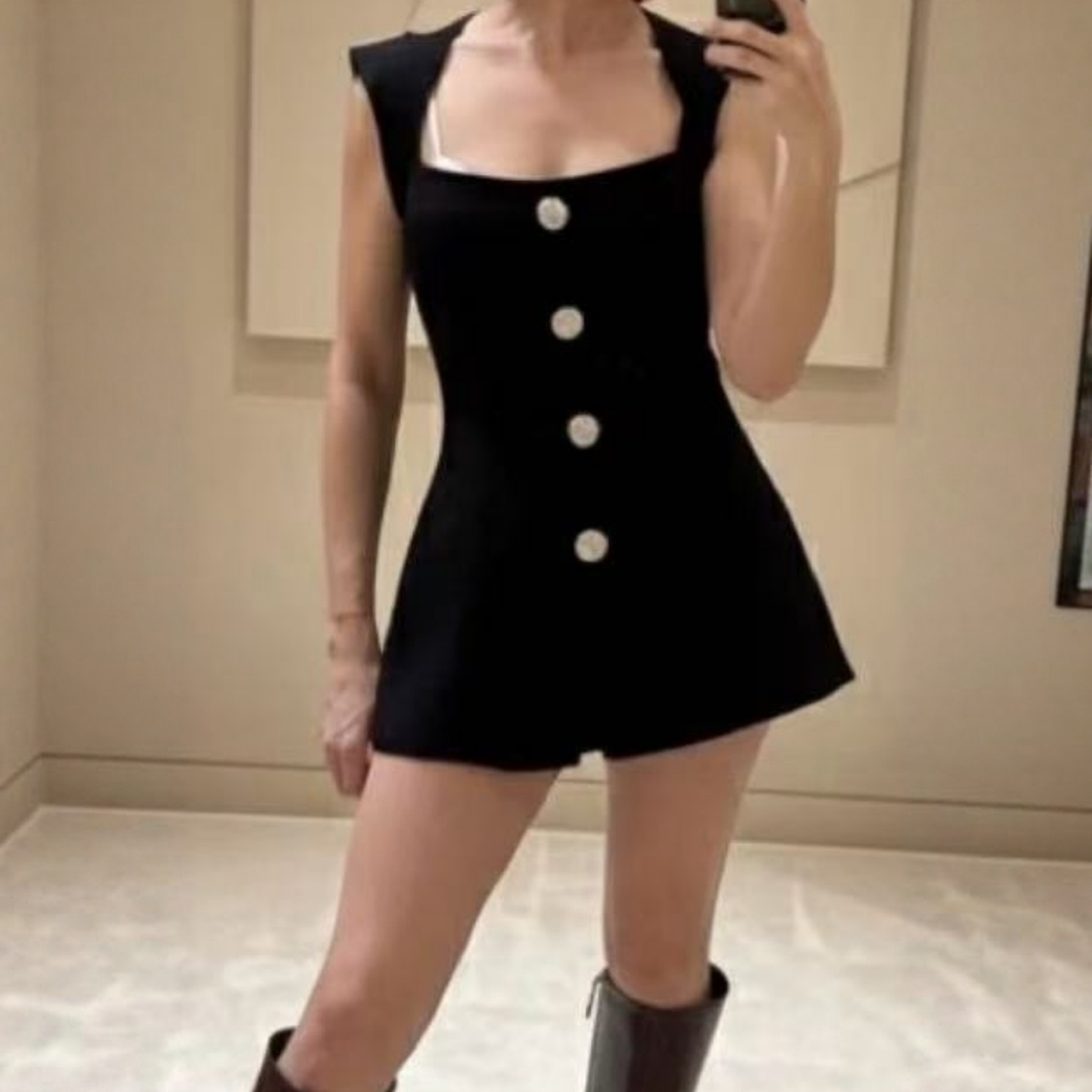 方领珠宝纽扣饰短款连体裤