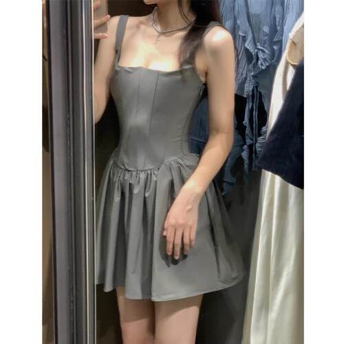 鱼骨腰线宽吊带蓬蓬连衣裙
