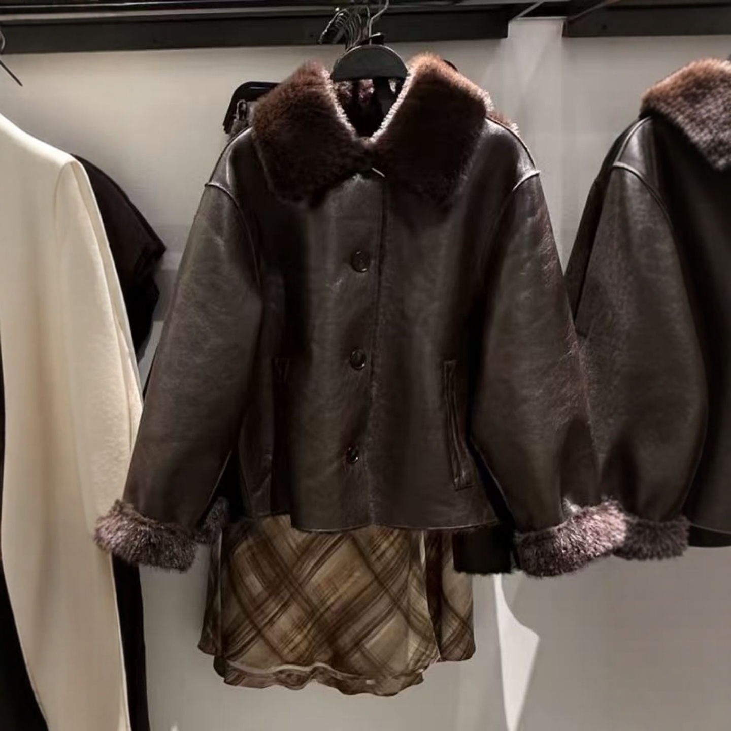 大翻领双面仿皮可翻转夹克外套