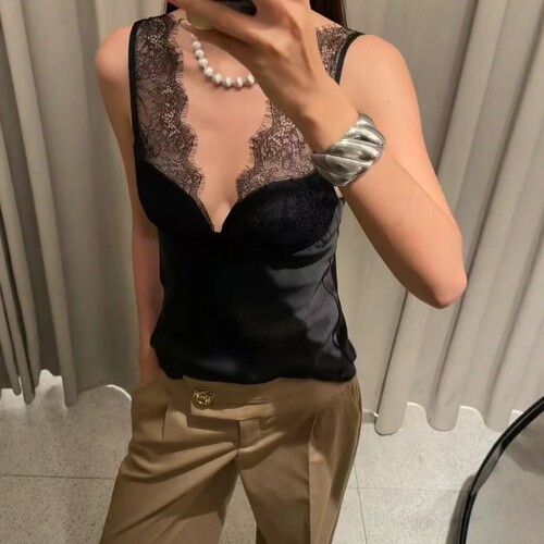 蕾丝装饰丝缎质感吊带上衣