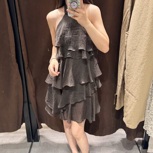 纯欲风露背度假叠层装饰短连衣裙