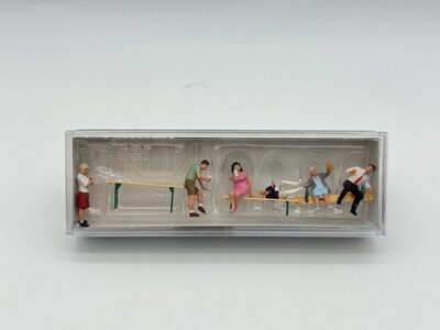 preiser 1:87比例微缩场景人偶模型微距摄影小人10700 喝啤酒聚餐