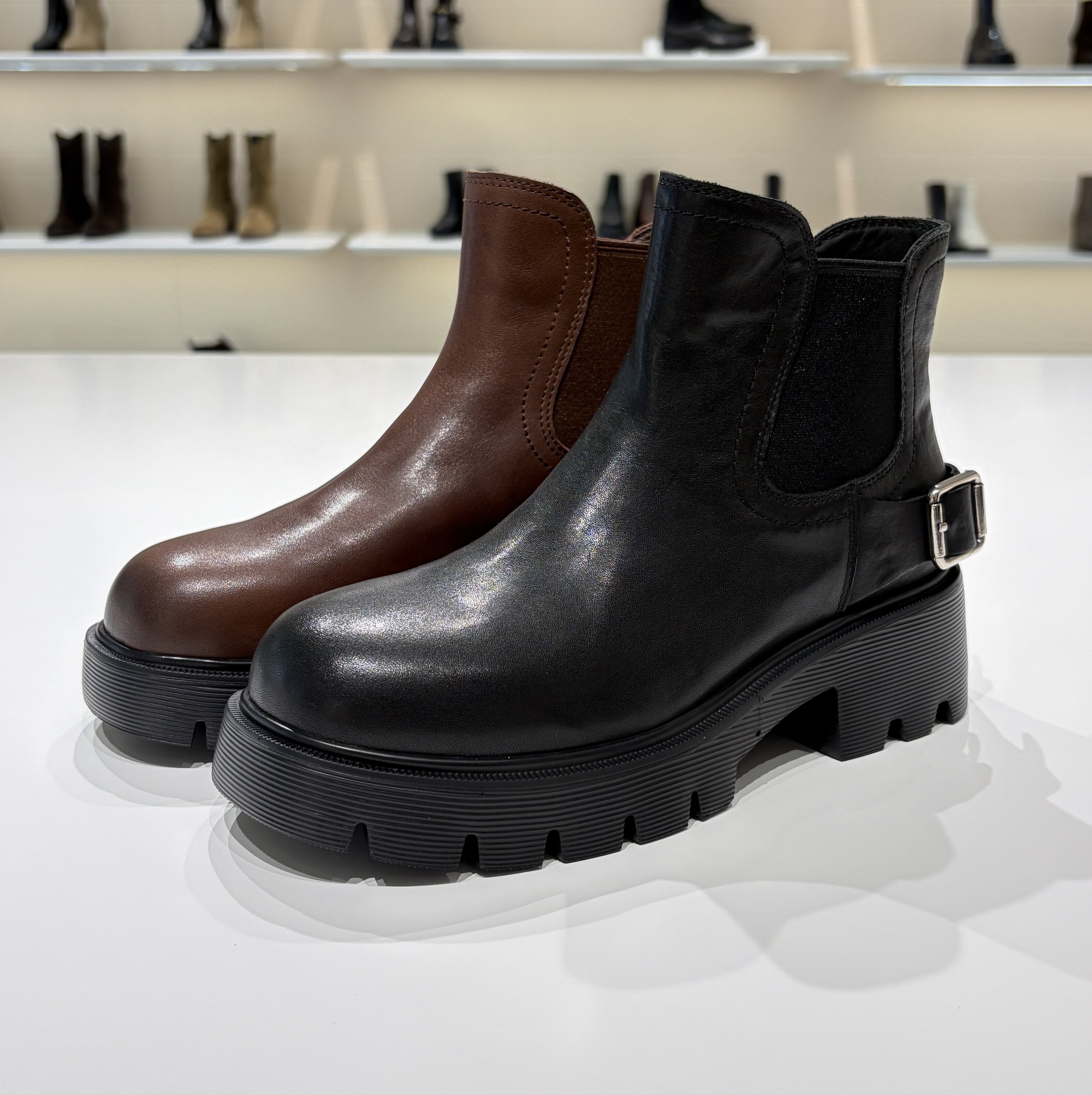 路贝佳女鞋2025新款厚底短靴百搭增高时装靴L25994F-32