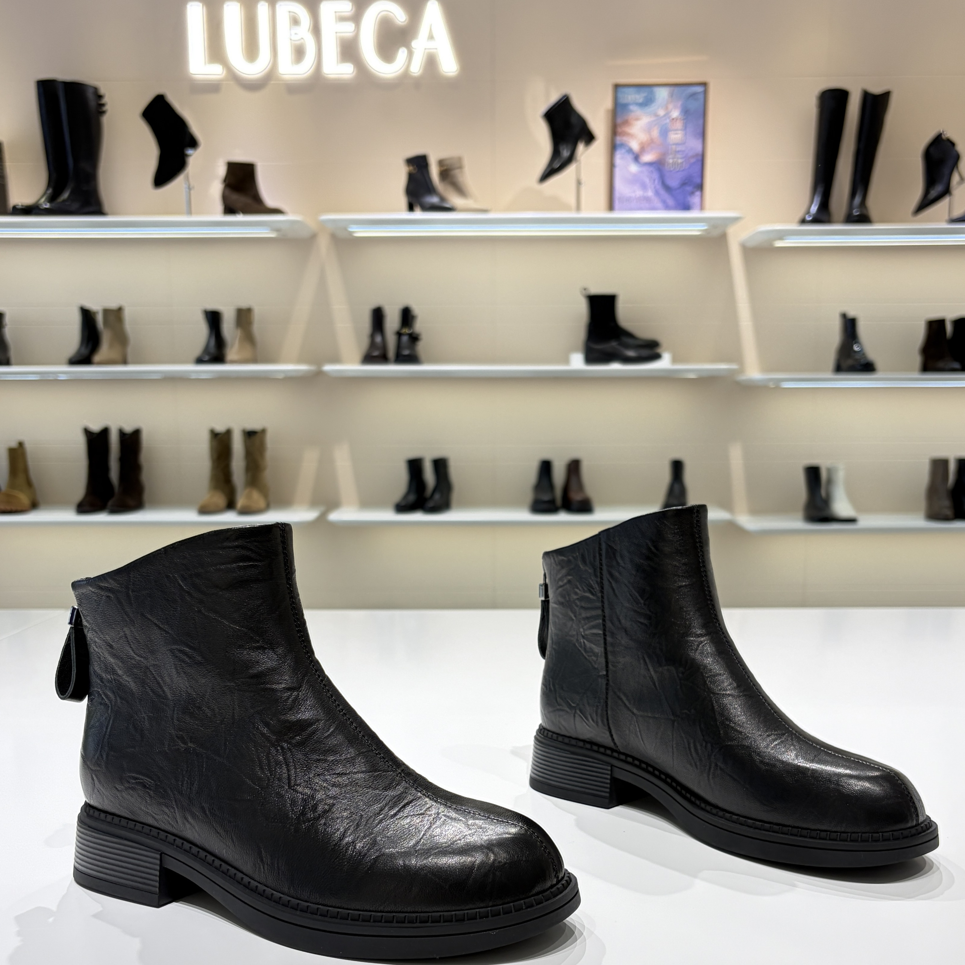 路贝佳女鞋2025新款粗跟通勤马丁靴L25999F-28