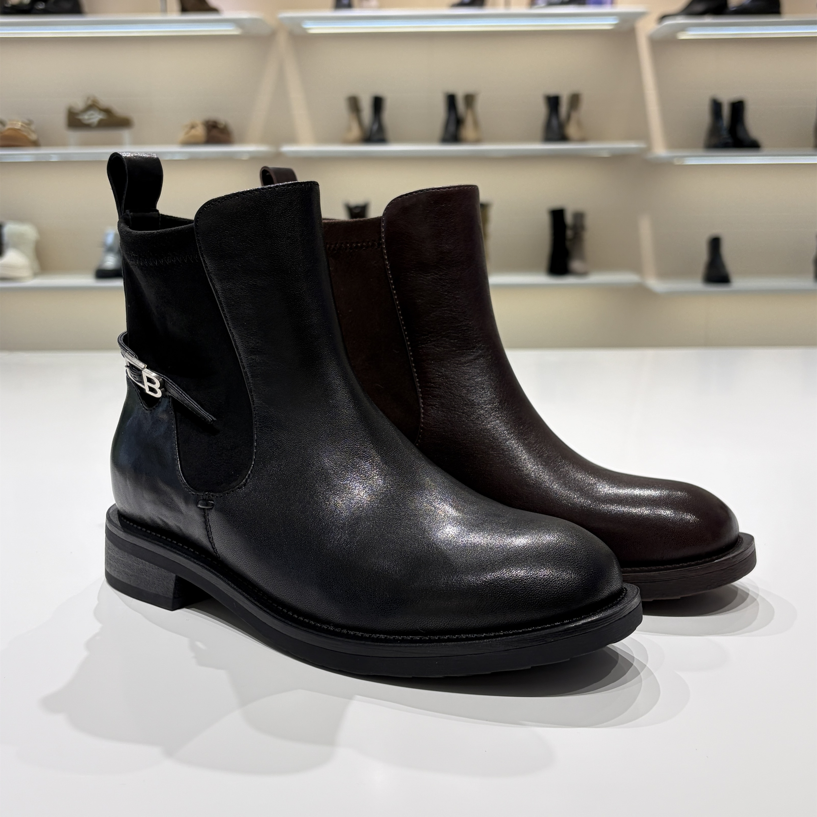 路贝佳女鞋2025新款厚底短靴时尚百搭时装靴L25916F-16