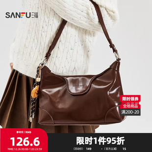 三福腋下包25年冬松弛漫游韩系简约法棍包可爱挂件亮面女包500173