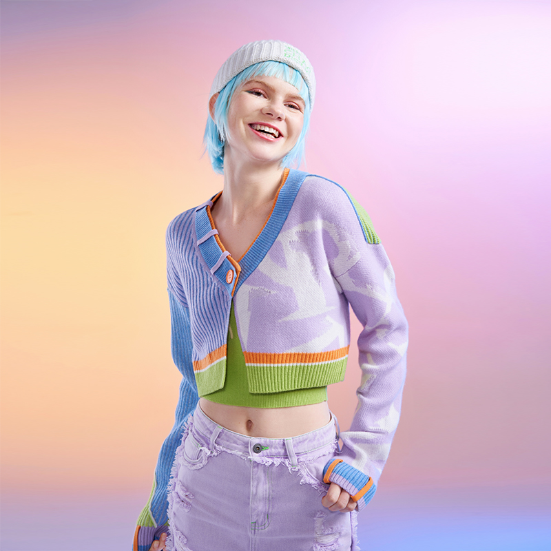 撞色拼接V领单扣提花羊绒短开衫