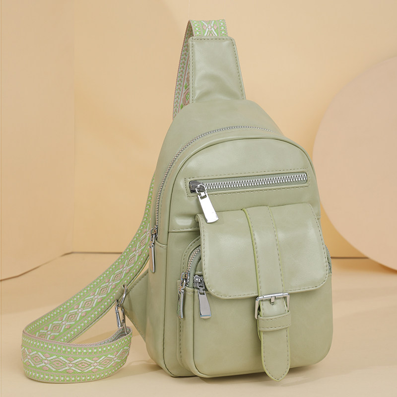 2025新款软皮胸包女休闲百搭旅游单肩小背包上班通勤胸前包挎包