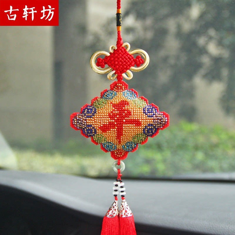 绣好的手工成品珠绣平安福车挂饰