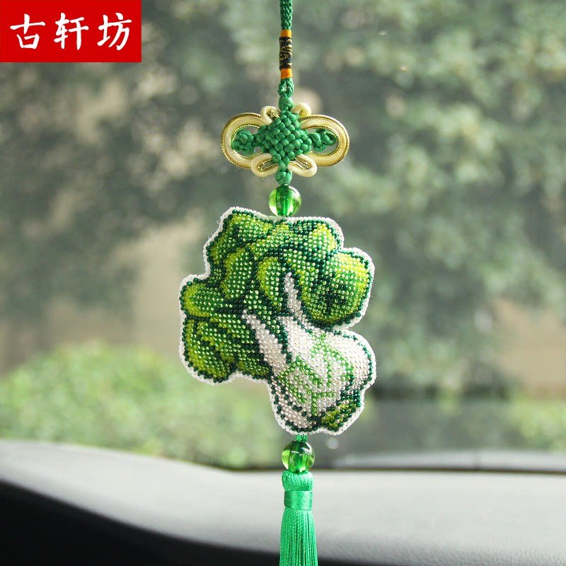 绣好的成品手工珠绣白菜车挂饰