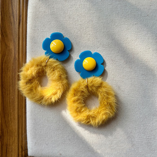 秋冬温暖毛绒可爱油画感小花耳钉黄蓝撞色夸张毛圈甜美耳夹耳饰
