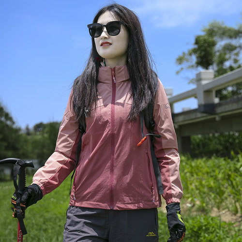 防风户外连帽运动夹克女微弹修身外套防风防水软壳冲锋衣透气女款