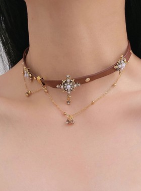 棕色皮质十字架镶钻珍珠颈圈项链