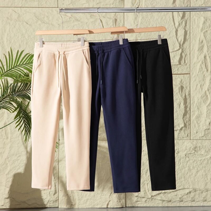 直筒小脚裤型，能修饰腿型