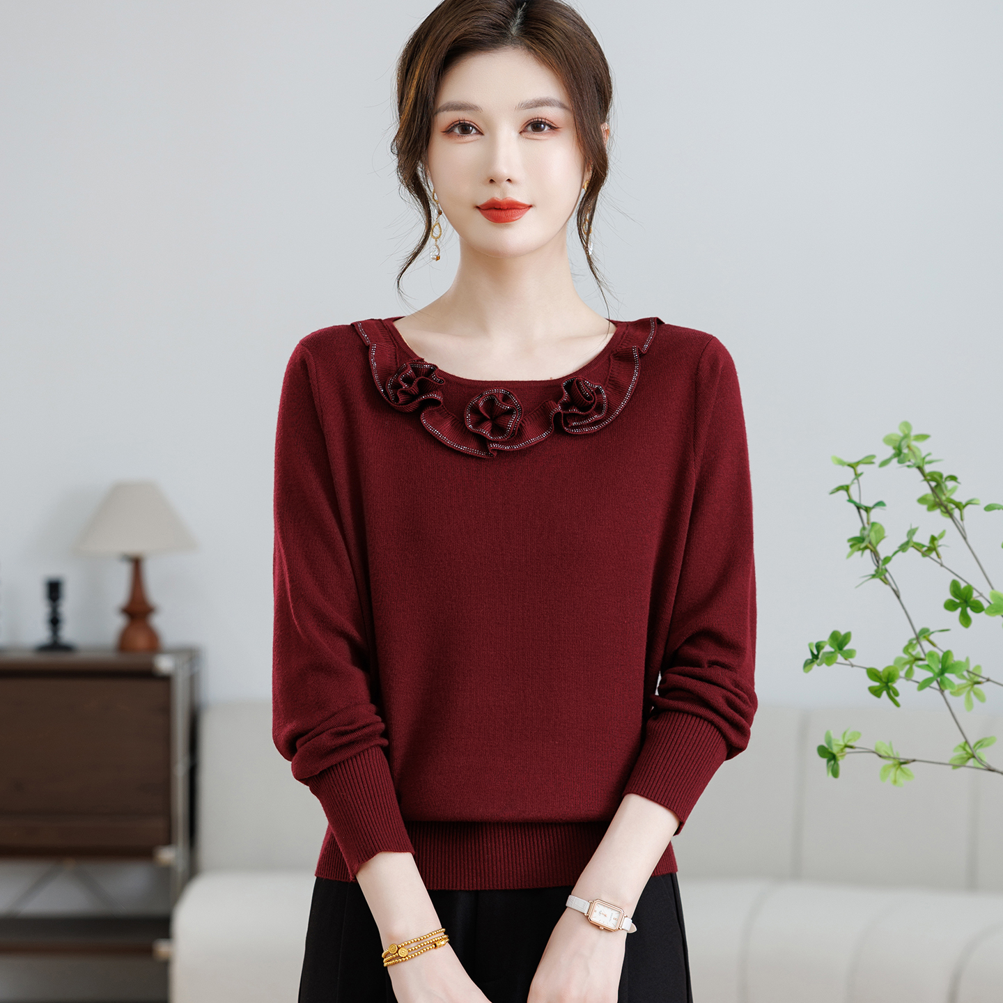 立体花朵装饰圆领毛衣羊毛针织衫