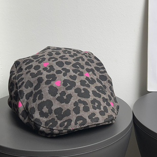 美式 复古千禧辣妹豹纹爱心鸭舌前进帽女百搭亚文化显脸小贝雷帽子