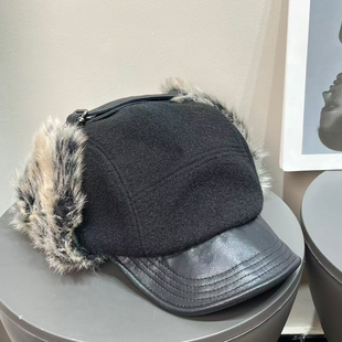 复古新疆禾木雪乡毛呢鸭舌PU雷锋帽女秋冬保暖显脸小护耳滑雪帽子