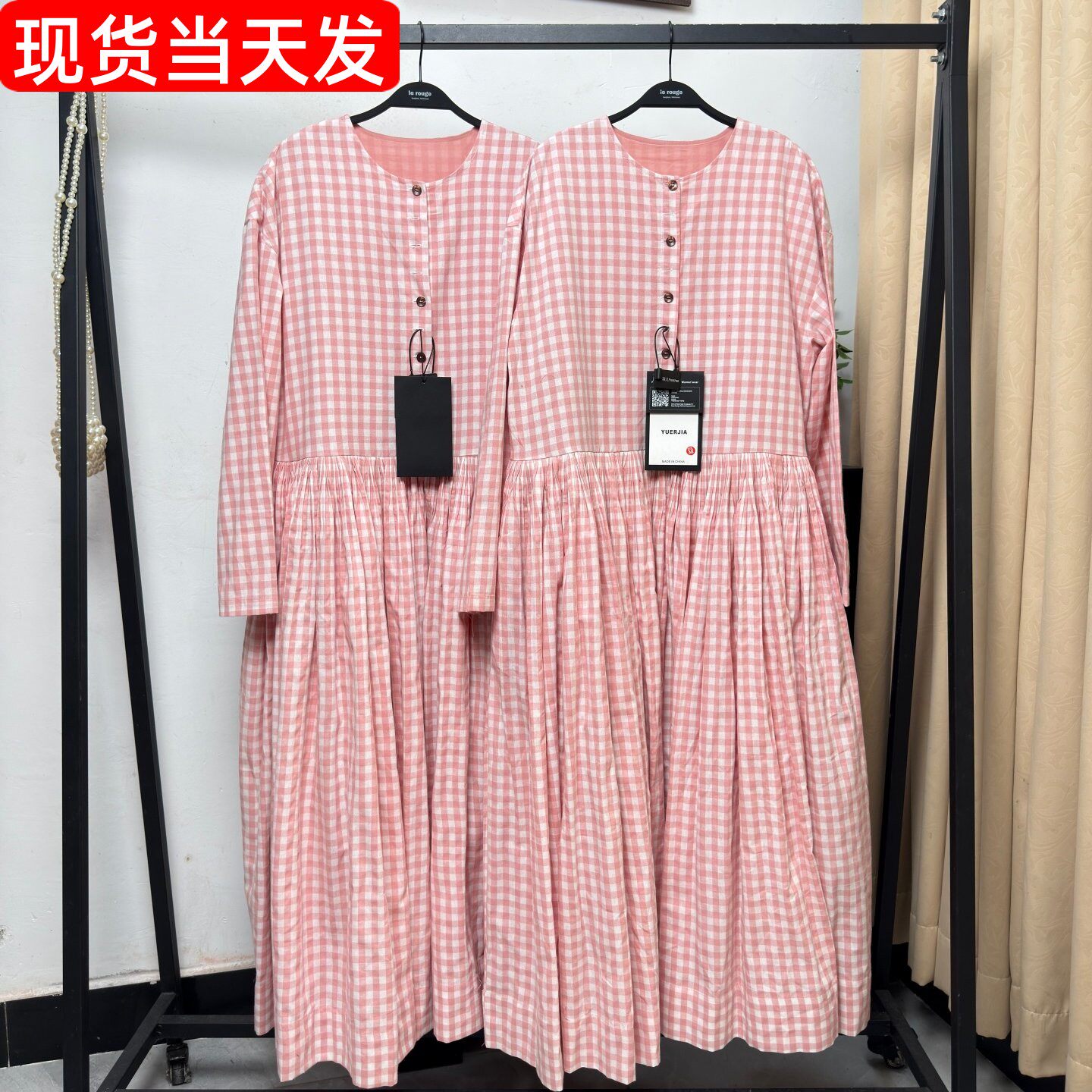 褶皱粉格子纽扣半开襟大摆连衣裙
