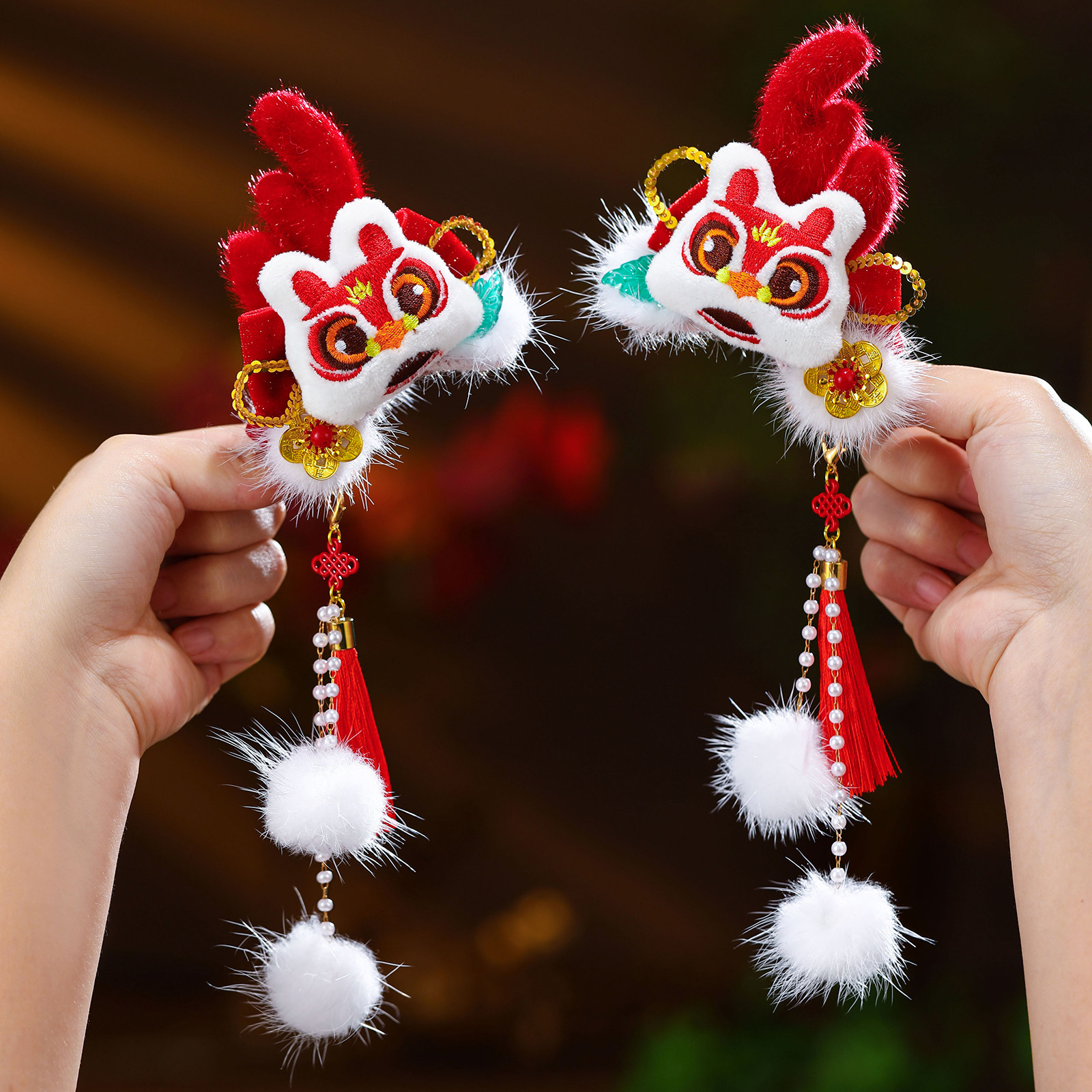 大红醒狮新年流苏对夹图片