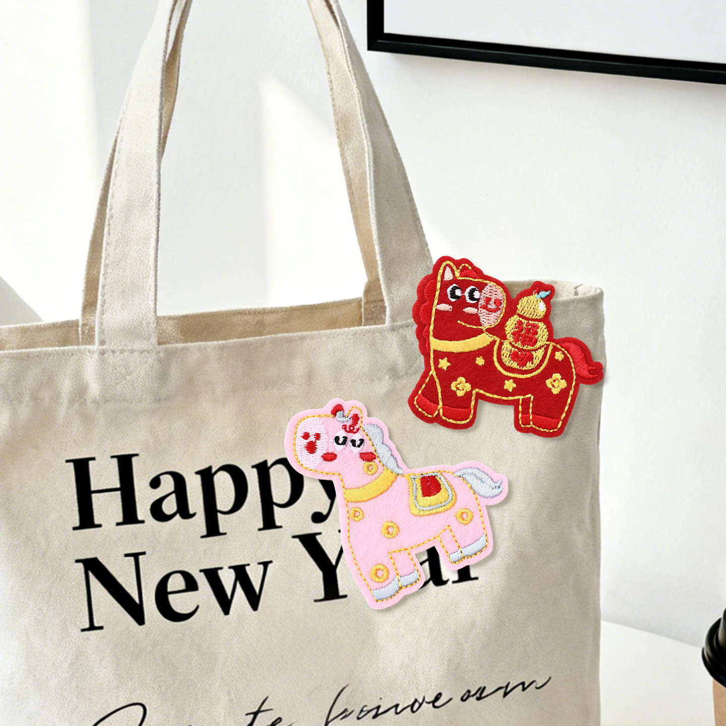 2026新年创意装饰贴带背胶包包手机壳服装高档卡通马刺绣贴片批货