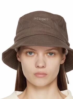 小众jacquemus小帽檐渔夫帽系带毛边金属字母logo抽绳遮阳帽盆帽