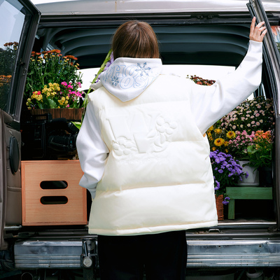 WHOOSIS（不知其名）立体花卉羽绒马甲叠穿保暖秋冬酷飒松弛男女