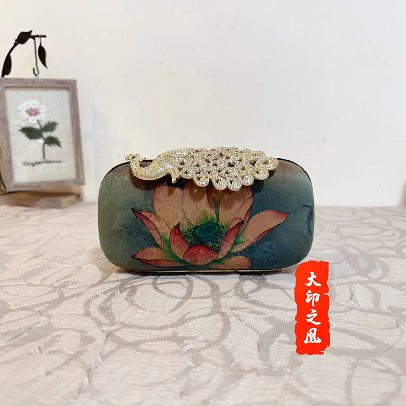 新款香云纱女包水钻孔雀晚宴包酒会礼服包新娘手拿包镶钻小包