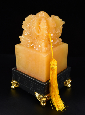 米黄玉仿古九龙章印章篆刻