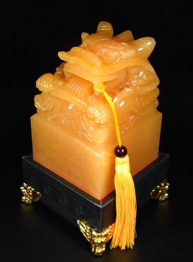 天然米黄玉龙头大印章篆刻