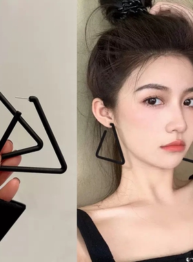 黑色三角几何耳环高级感ins欧美风耳坠女2022新款潮小众设计耳饰