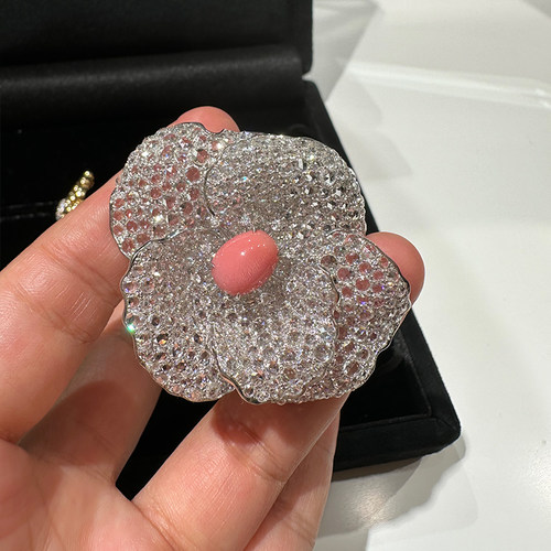 【陈蔡之间】4.29克拉海螺珠戒指 山茶花 18K金镶嵌钻石胸针多戴