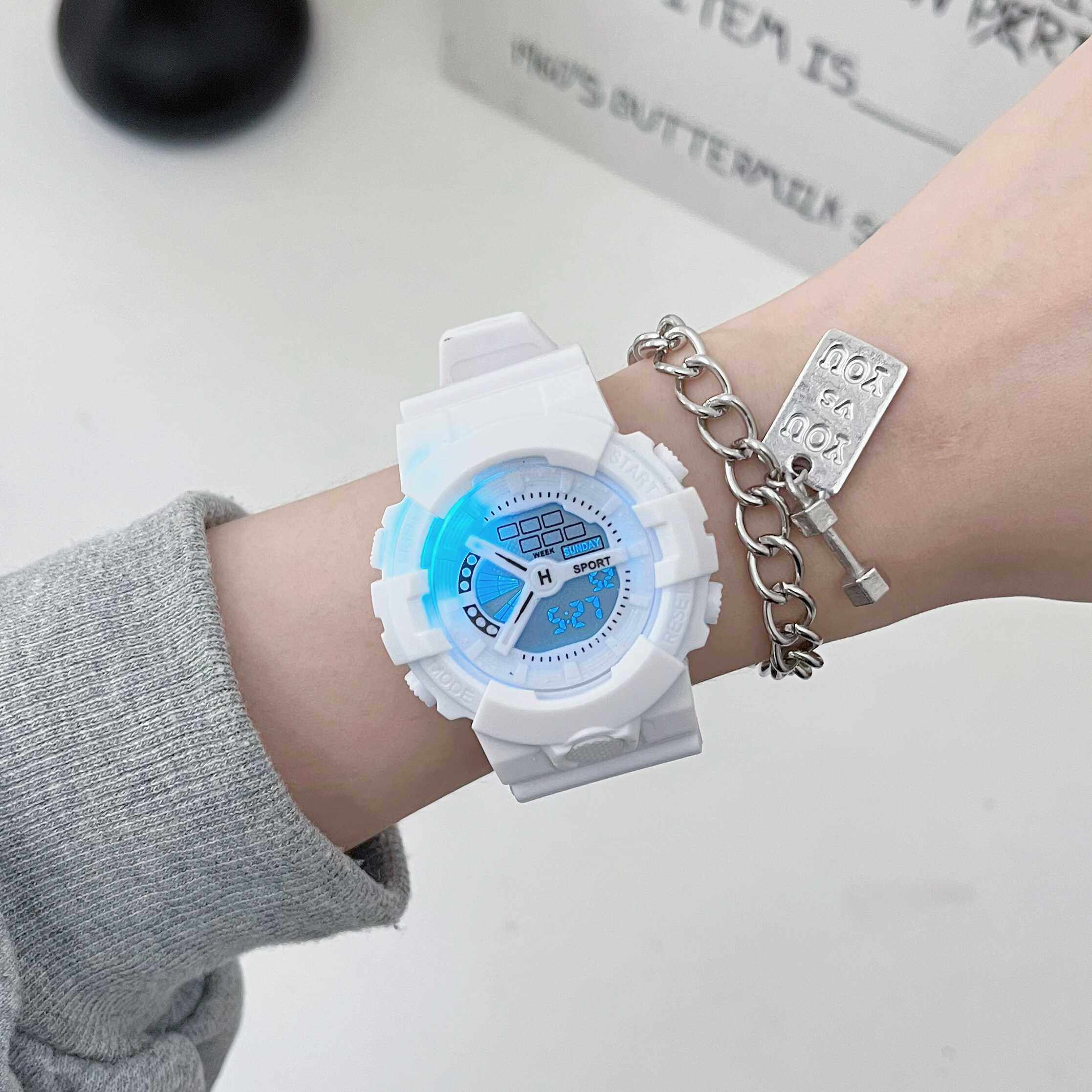 手表男女款ins学院风独角兽初高中学生韩版儿童运动防水夜光电子