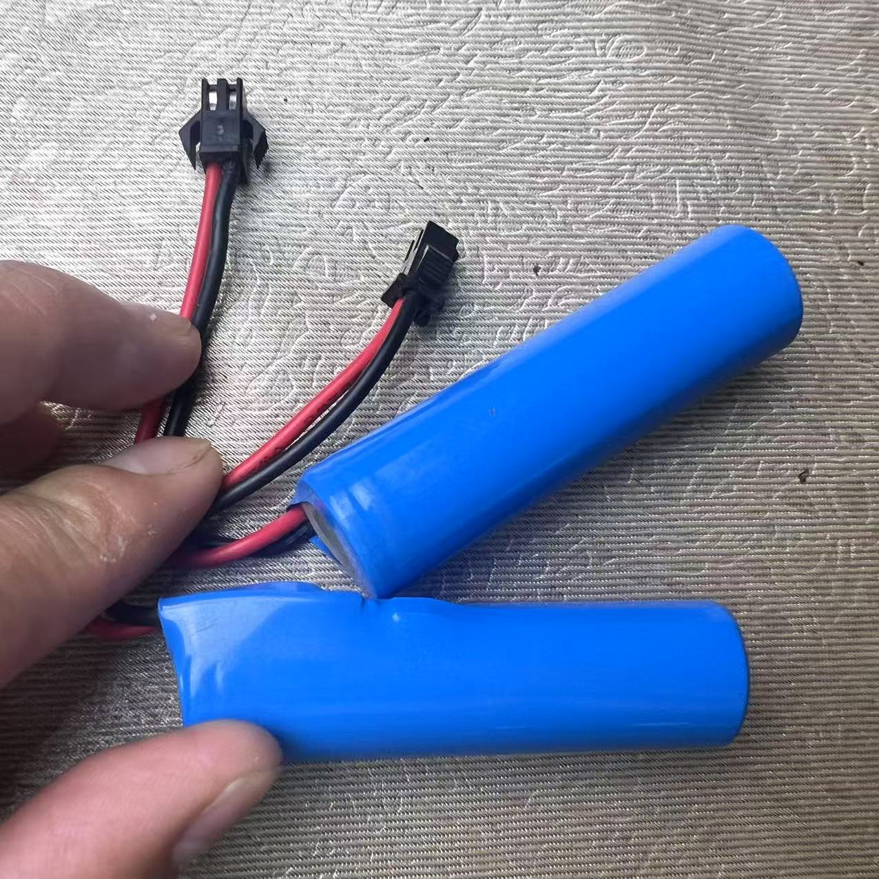 清仓18650锂离子电池容量1000ma带保护3.7V 插头SM2.54