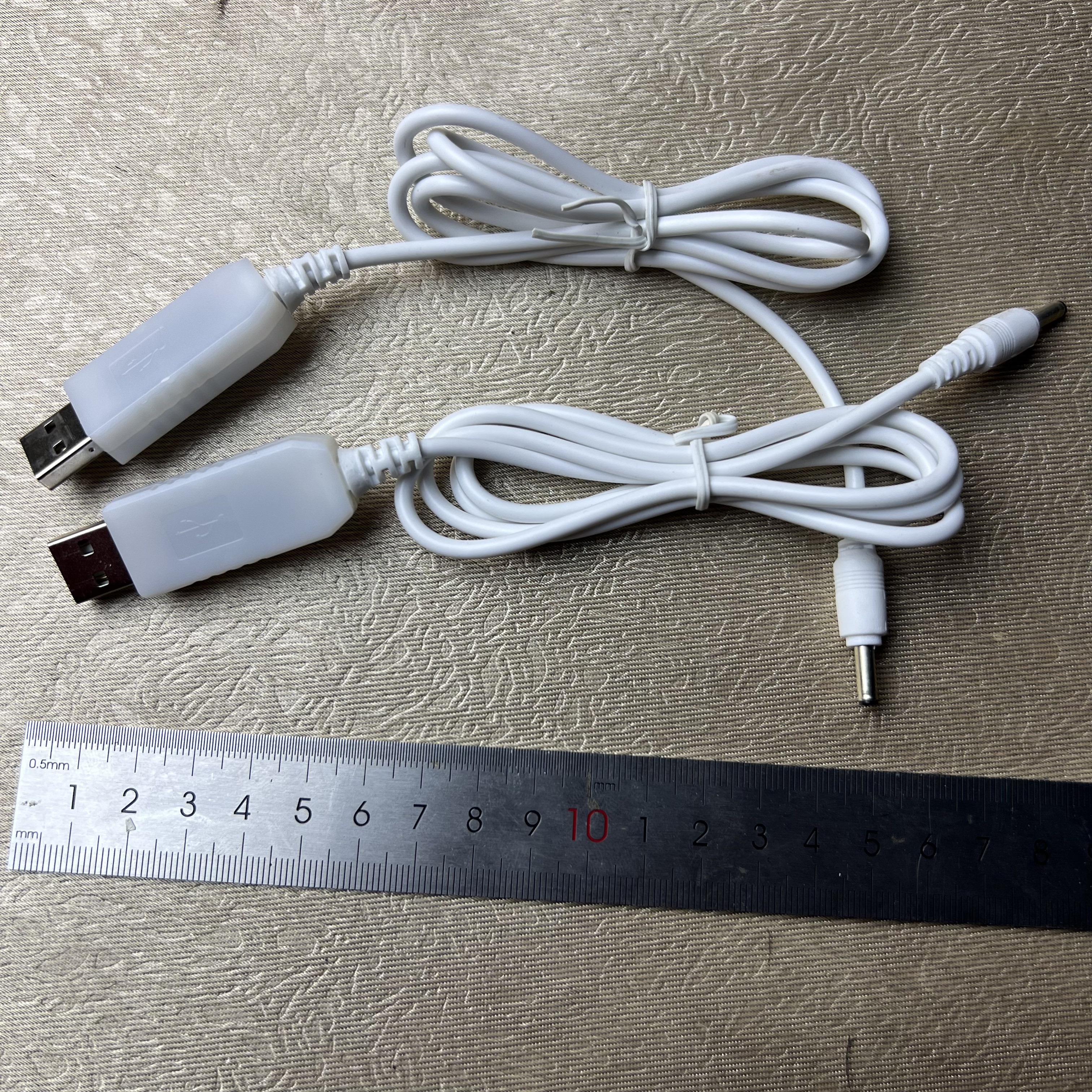 USB充电线车载吸尘器充电器8.4V锂电池18650两串7.4v充电器 USB 5V升压线DC 3.5mm插头8.4V 0.5A输出