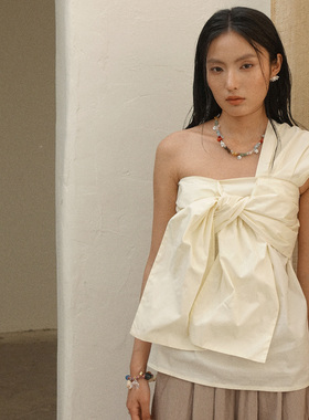 HOWL 浪漫千金风大女主战衣蝴蝶结单肩松紧上衣