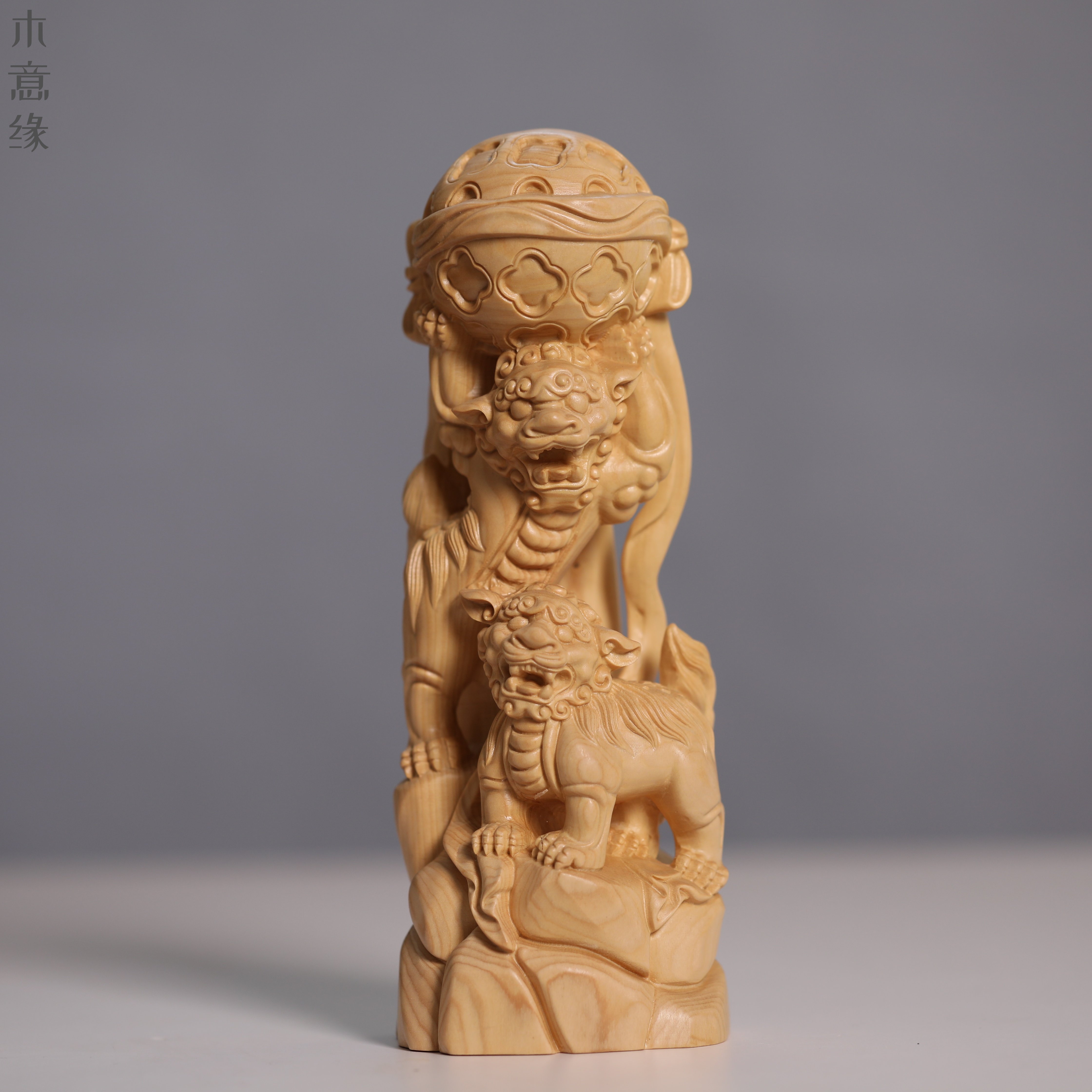 小叶黄杨木精雕狮子摆件双狮戏球