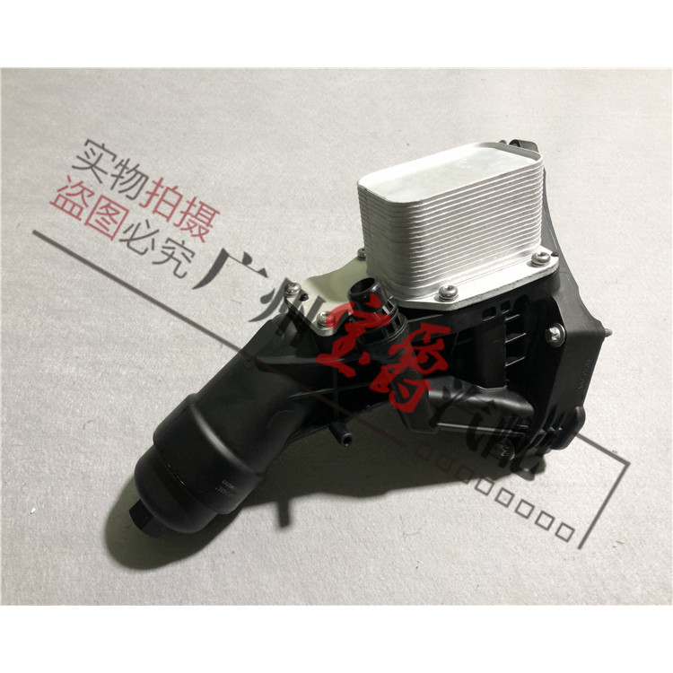 适用宝马X3X4X5机油F25滤芯F15散热器F26底座G01总成