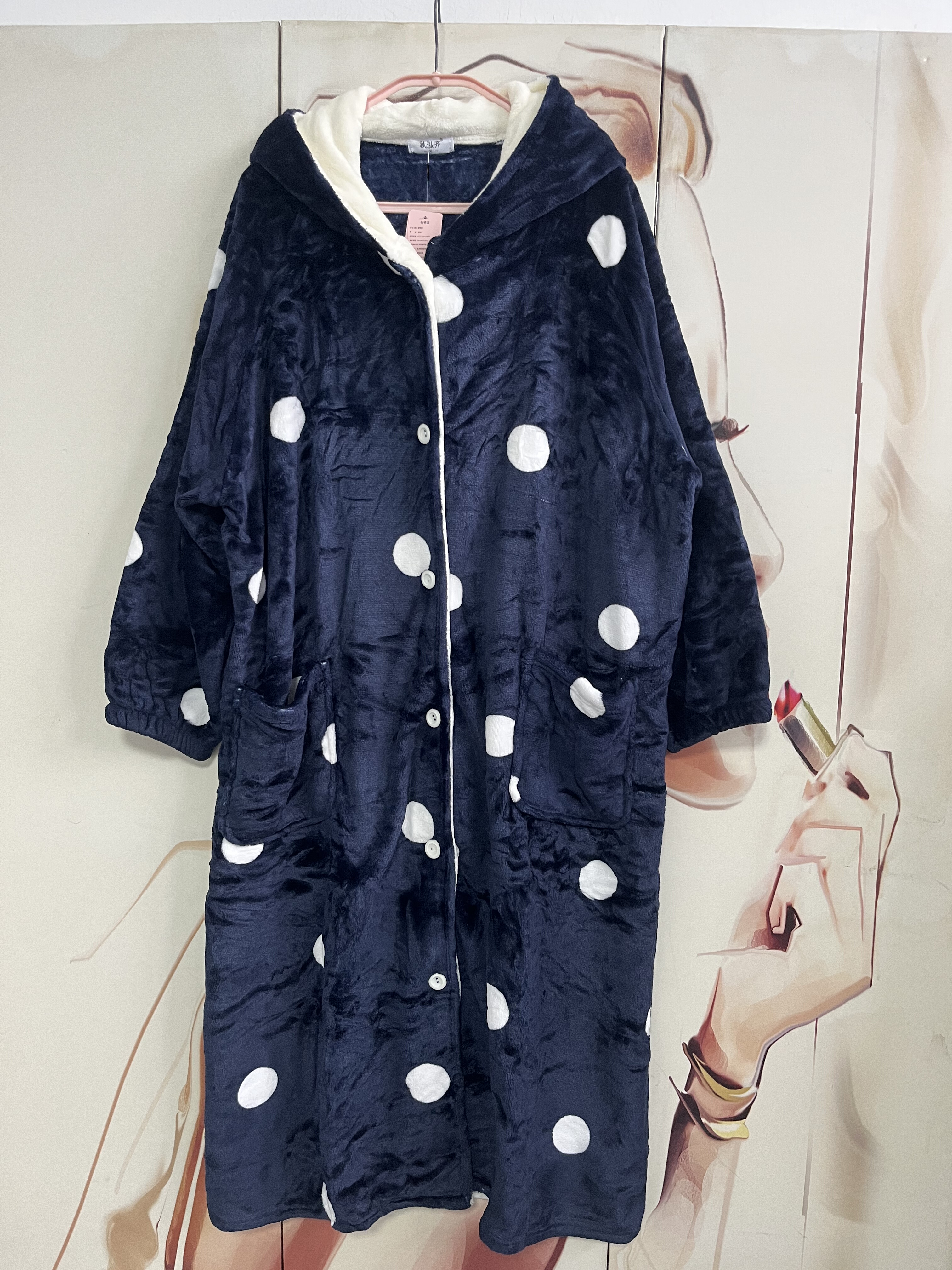 2025新款女士睡衣秋冬季珊瑚绒加厚保暖连帽睡袍大码家居服睡裙